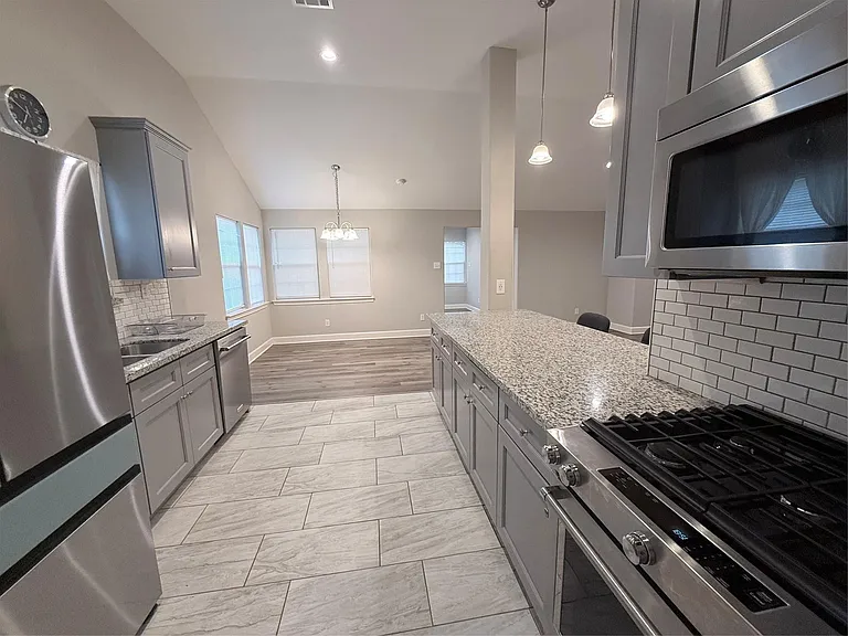 802 Sundance Valley Dr — Photo 8