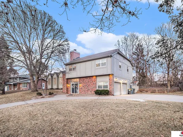 2300 Heather Ln, Lincoln, NE 68512
