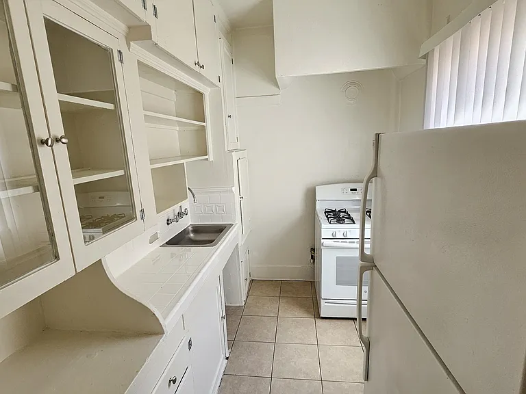 1326 W 11th St #304 — Photo 4
