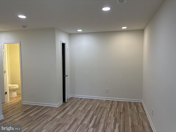 4th image of 309 Olde Greenwich Dr