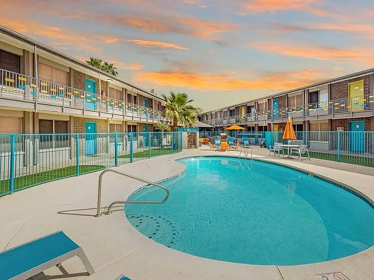 Thrive Tempe Apartments — Photo 4