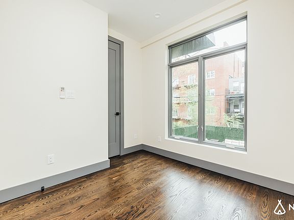 3rd image of 114 Jefferson St #2R