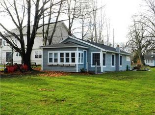 3323 Edgemere Dr, Rochester, NY 14612