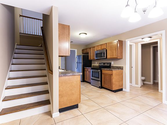 5th image of 129 Nancy Dr