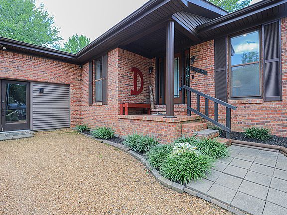 3rd image of 4835 Jeffery Ln