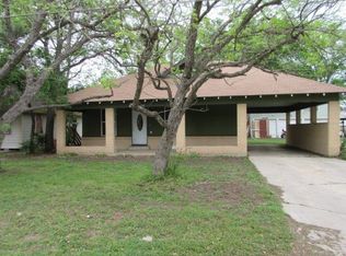 615 S Laurel Ave, Luling, TX 78648
