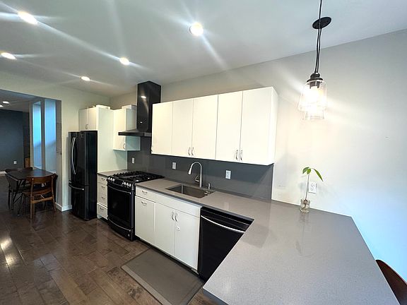 3rd image of 14-01 26th Ave #1