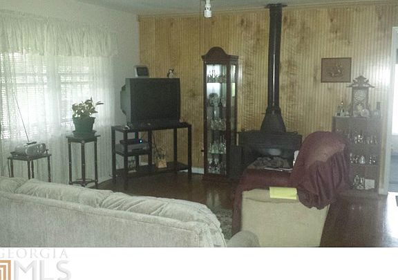 2nd image of 1944 Lochlomand Ln SE