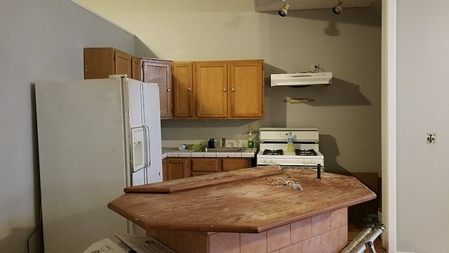 2nd image of 981 W 19th St #1