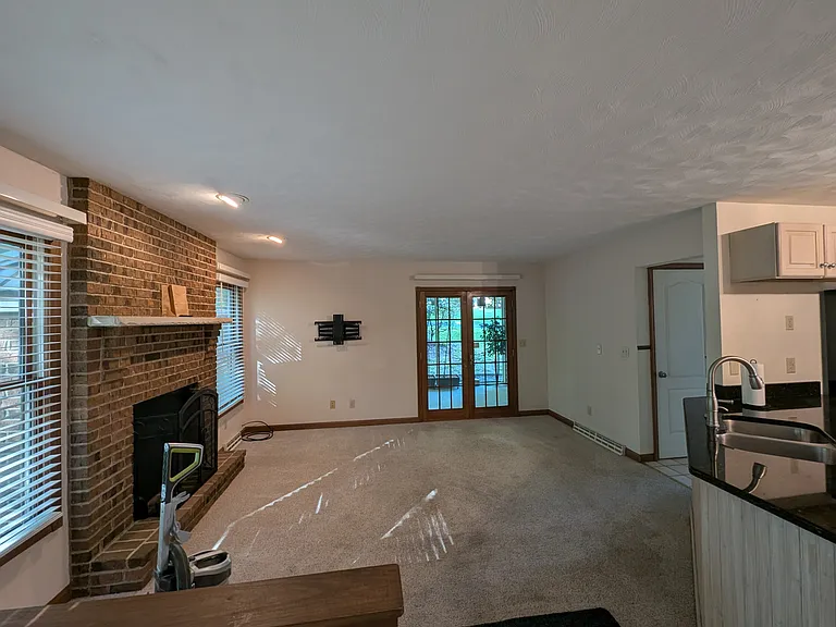 2633 Bay Rd — Photo 4