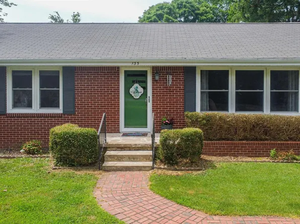 135 Nolan Dr, Paducah, KY 42003