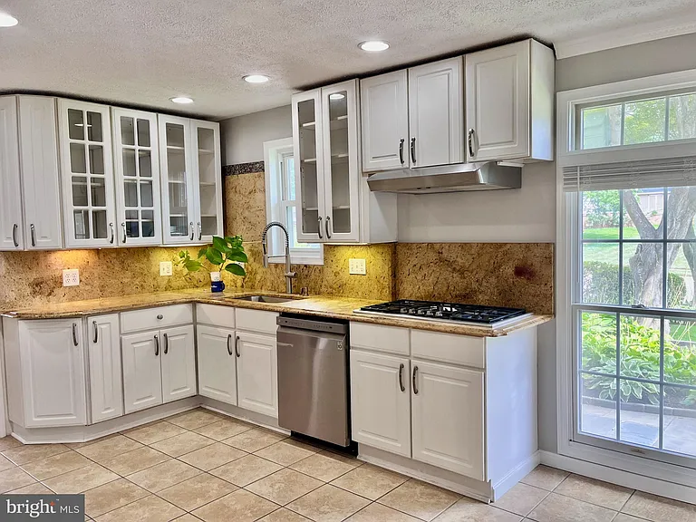 5350 Ravensworth Rd — Photo 22