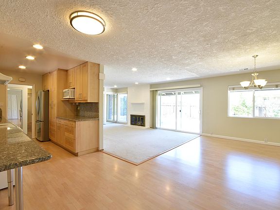 5th image of 1057 Arlington Ln