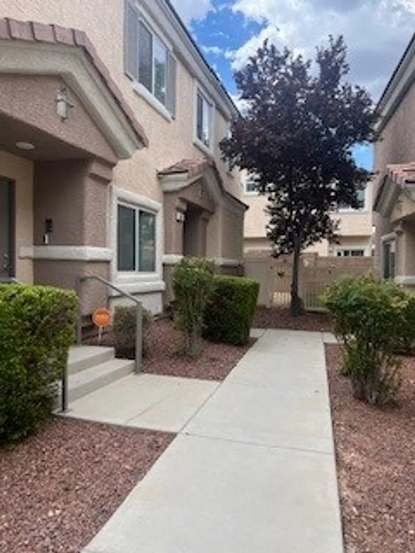 Two Story 3 Bedroom Townhouse — Photo 1