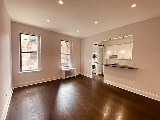 Rented by Metropolis Real Estate of Manhattan | media 3