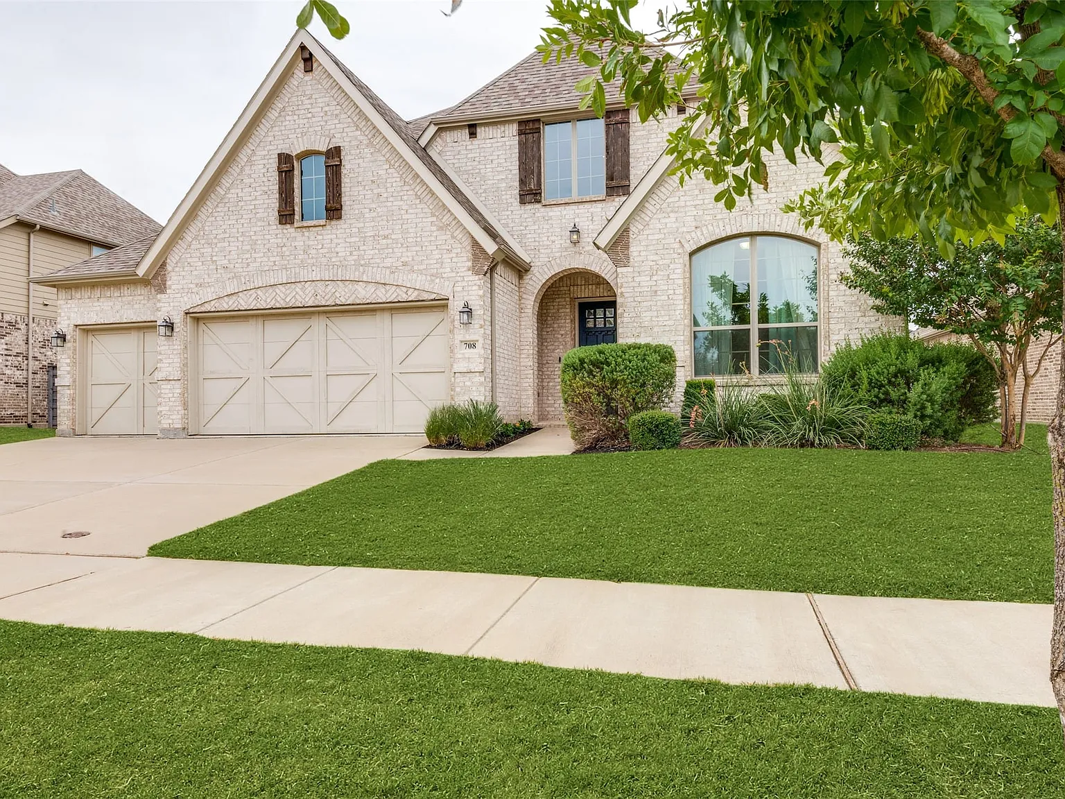 4 bed, 3.0 bath, 3590 sqft, $3,700 — Photo 2