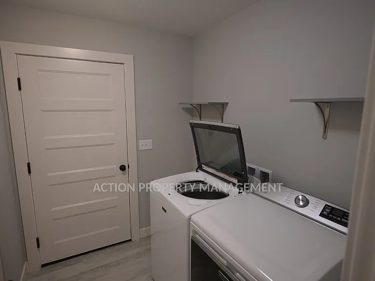 41 Victoria View St — Photo 25