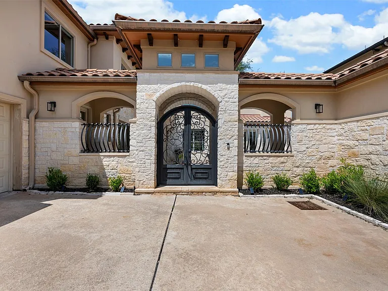 64 Tiburon Dr — Photo 3