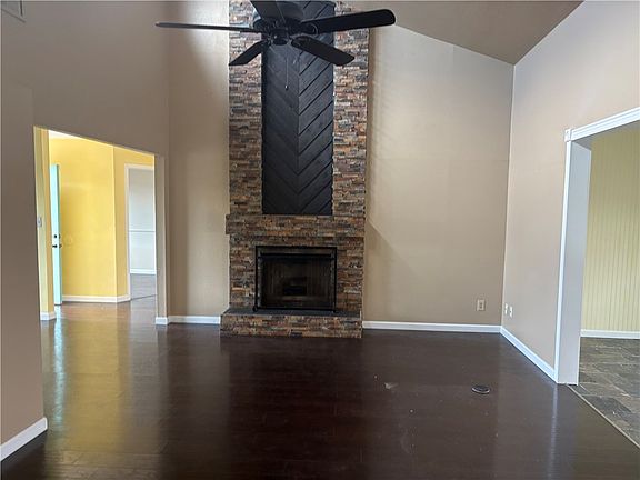 3rd image of 15525 Cuttysark St