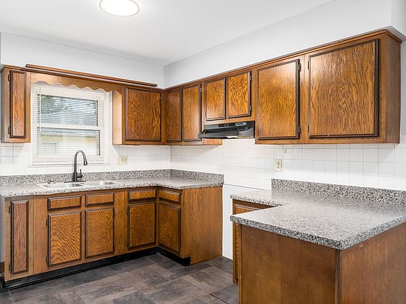 2nd image of 1139-1141 McCarley Dr W