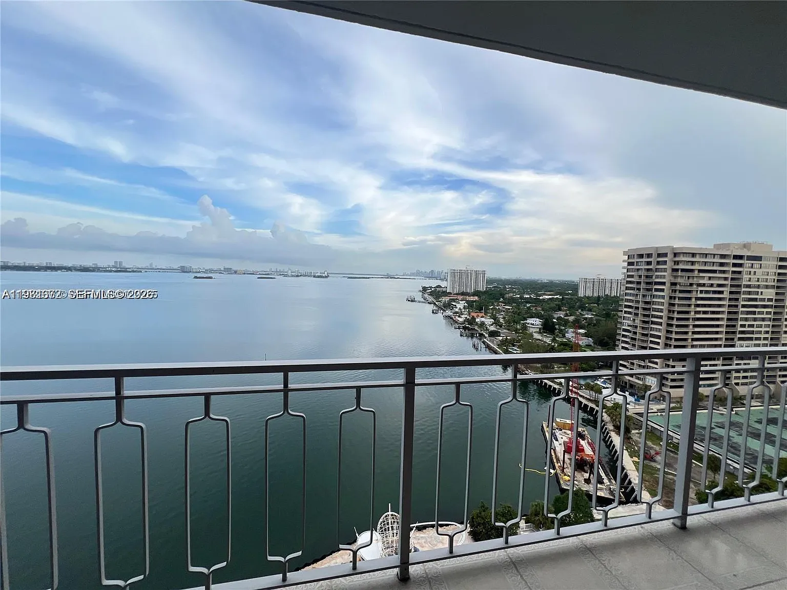 Jockey Club Condo — Photo 4