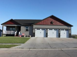 209 26th Ave NE, Watford City, ND 58854