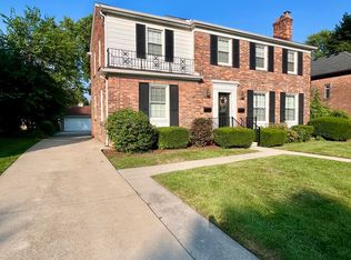 392 Neff Rd, Grosse Pointe, MI 48230