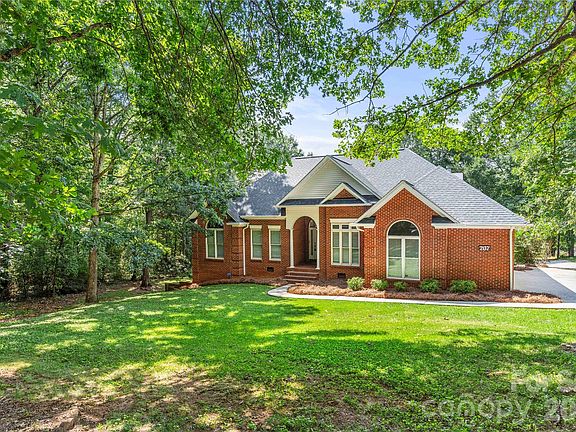 3rd image of 207 Hollow Rd
