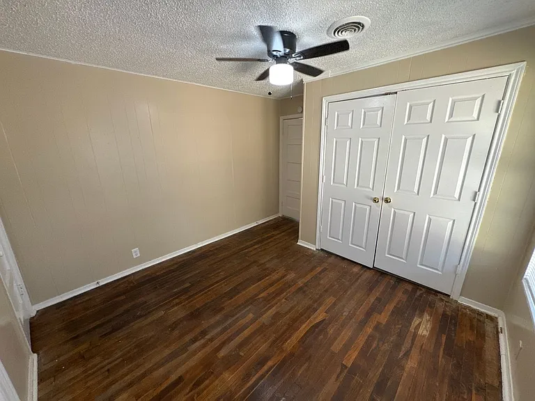 800 Audra Ln — Photo 18