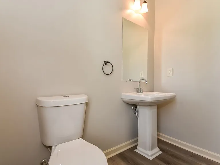1000 Cureton Dr — Photo 16