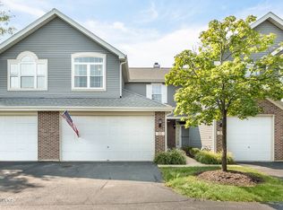 5 S Oakhurst Dr, Aurora, IL 60504