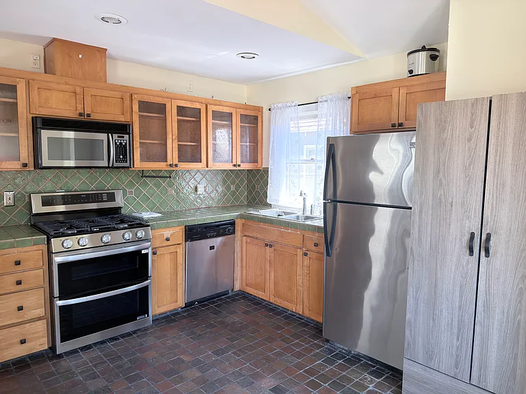 720 E Vassar Ave — Photo 4