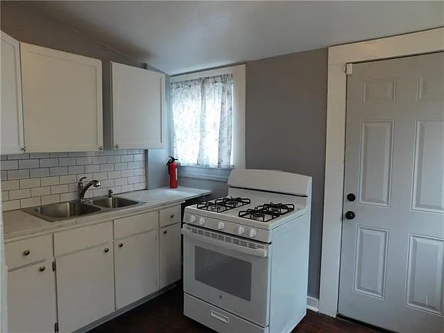 1342 Alvar St — Photo 9