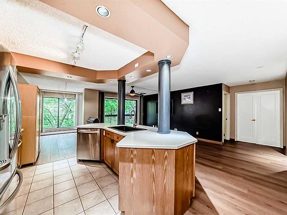 3rd image of 659 E 4th Ave NE #208