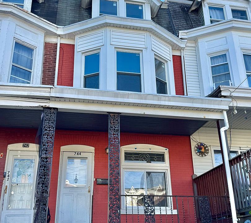 1st image of 744 S Saint John St