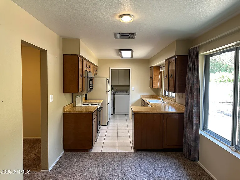 1536 E Gemini Dr — Photo 9