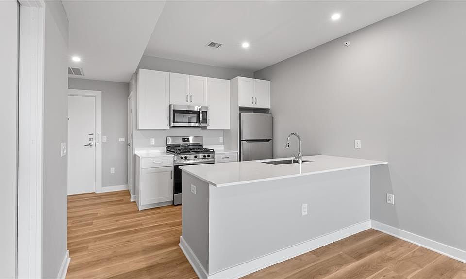 1st image of 475 Communipaw Ave #207
