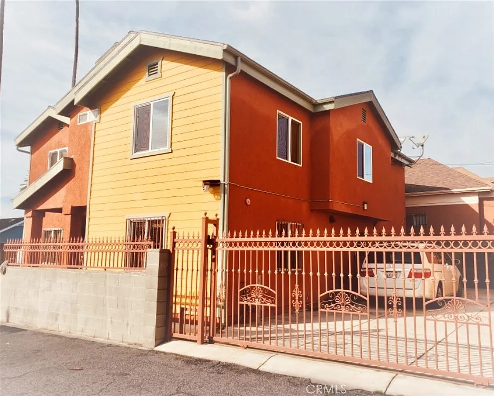 3 bed, 1350 sqft, $3,400 — Photo 3