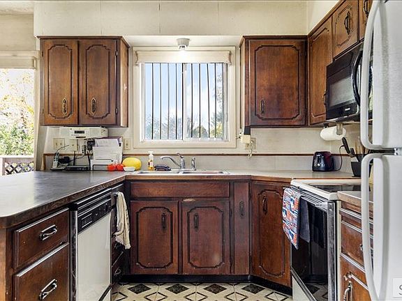 4th image of 255 N Ladino Dr