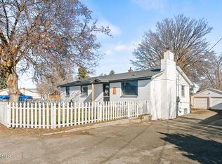 215 S 3rd St, Selah, WA 98942