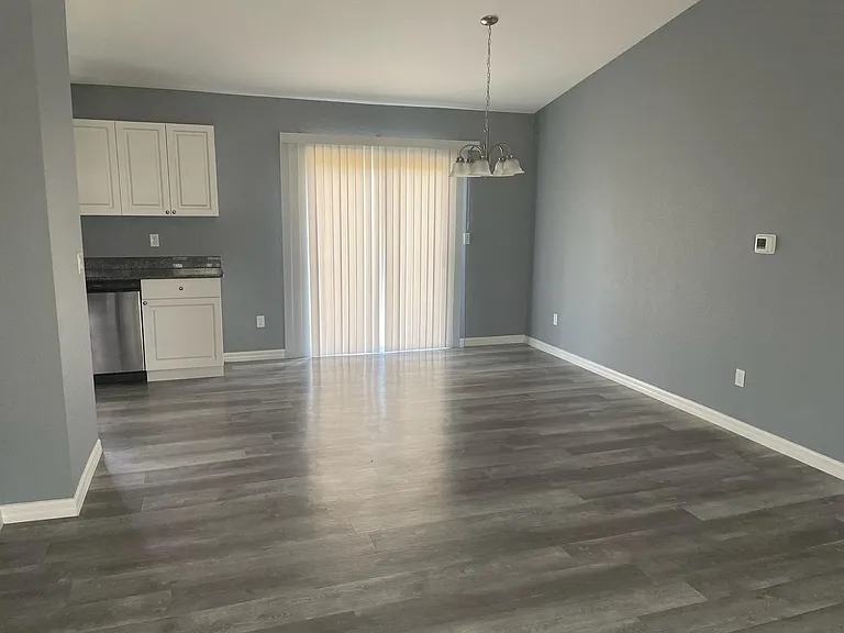 219 Locust Ln — Photo 4
