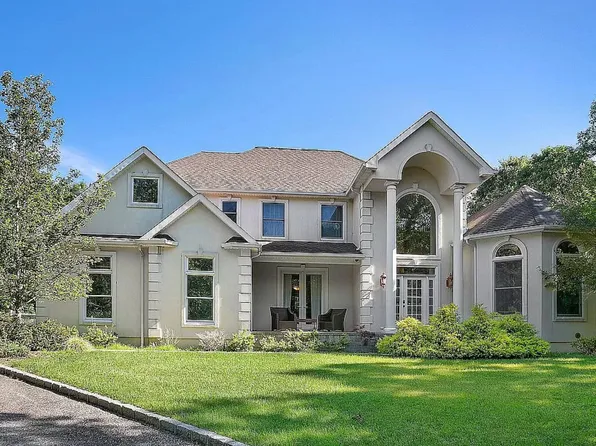 https://photos.zillowstatic.com/fp/3fc4962da05c0f8a9885204bb1adcfaf-p_e.webp