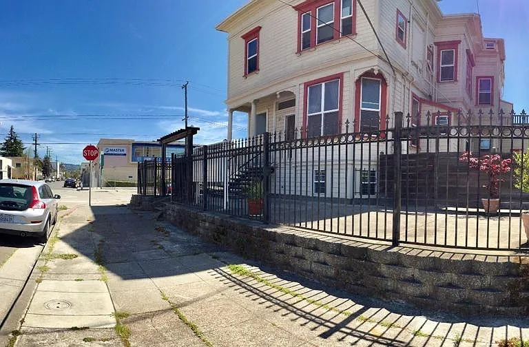 850 6th Ave #B — Photo 7