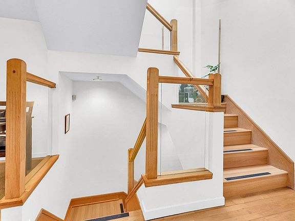 5th image of 3349 Dunbar St #102