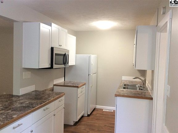 4th image of 623 W 23rd Ave