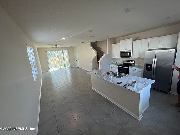 2nd image of 118 Red House Cir