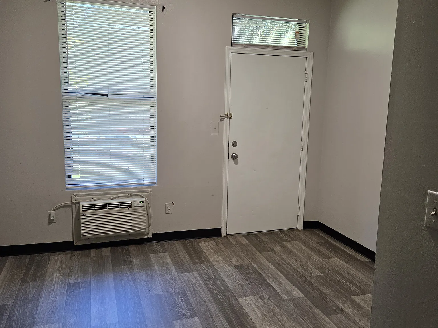 Studio, 325 sqft, $725 — Photo 3