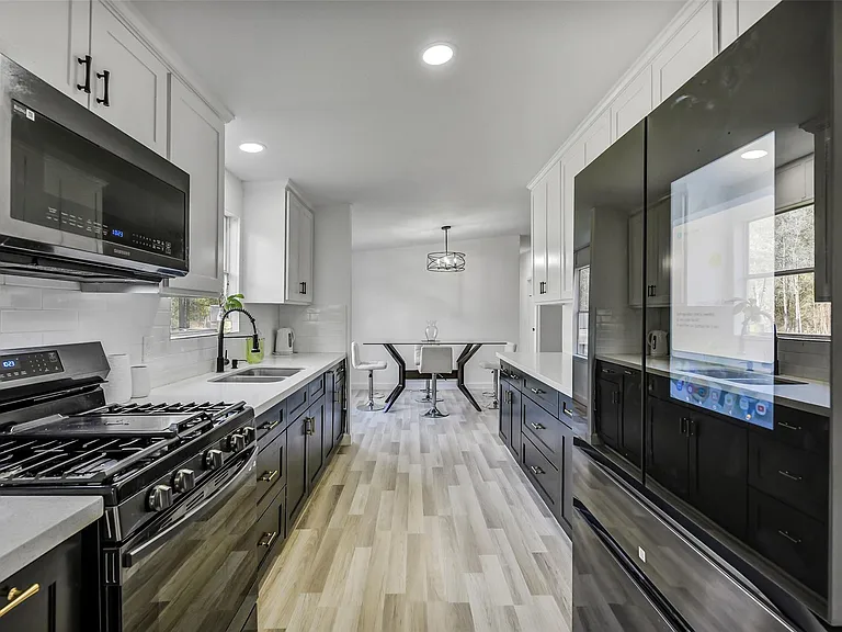 21507 Juliann Alyes — Photo 16