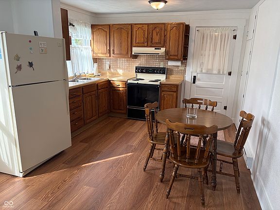 5th image of 205 Maple St