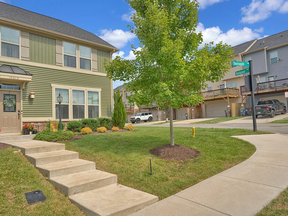16612 Thornapple Run